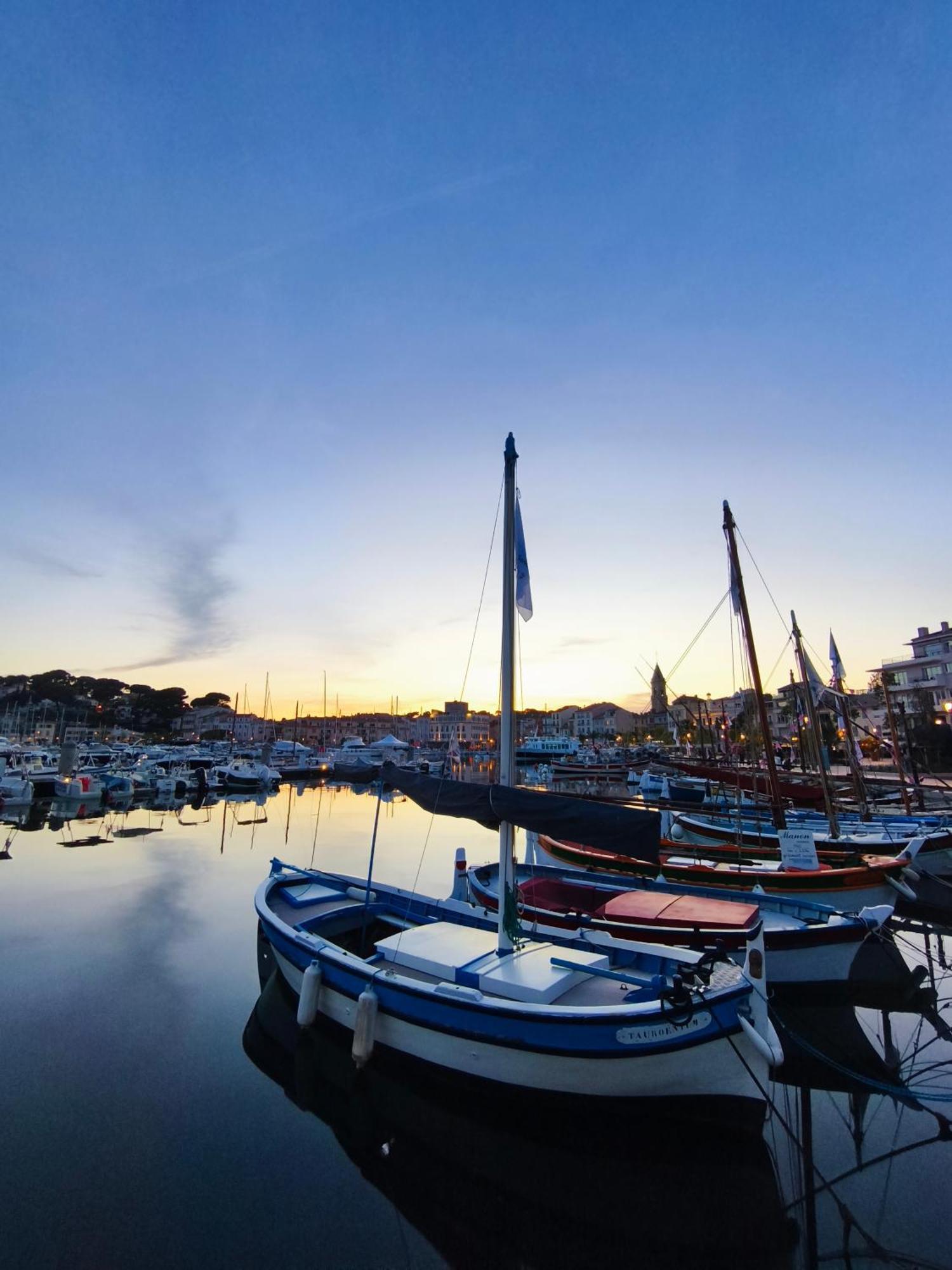 A Pieds Nus Jusqu'a La * Six-Fours-les-Plages